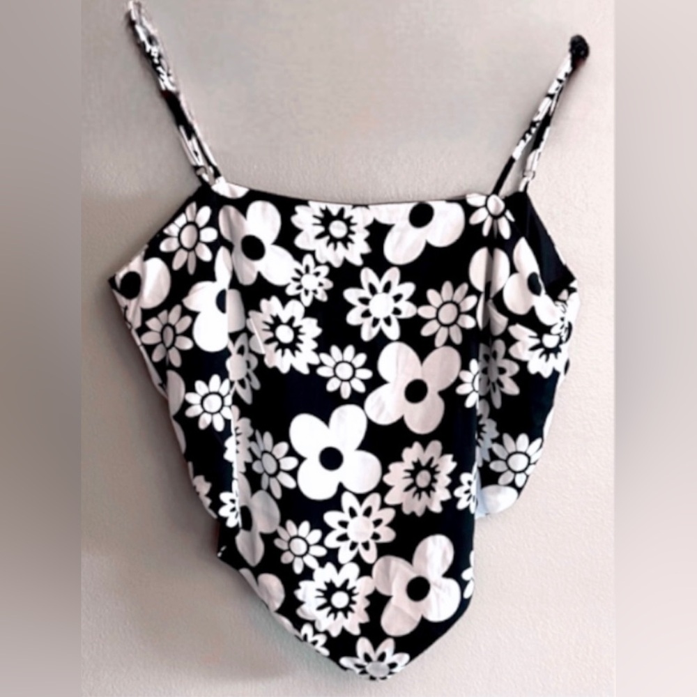 Almost Famous- Black & White Daisy Tie Tank Top